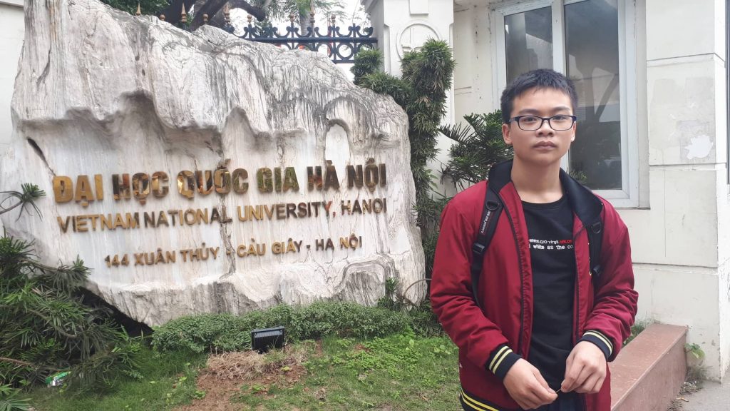 Nguyễn Hoàng Lân – cậu bé vàng – luôn khẳng định phong độ trong học tập !